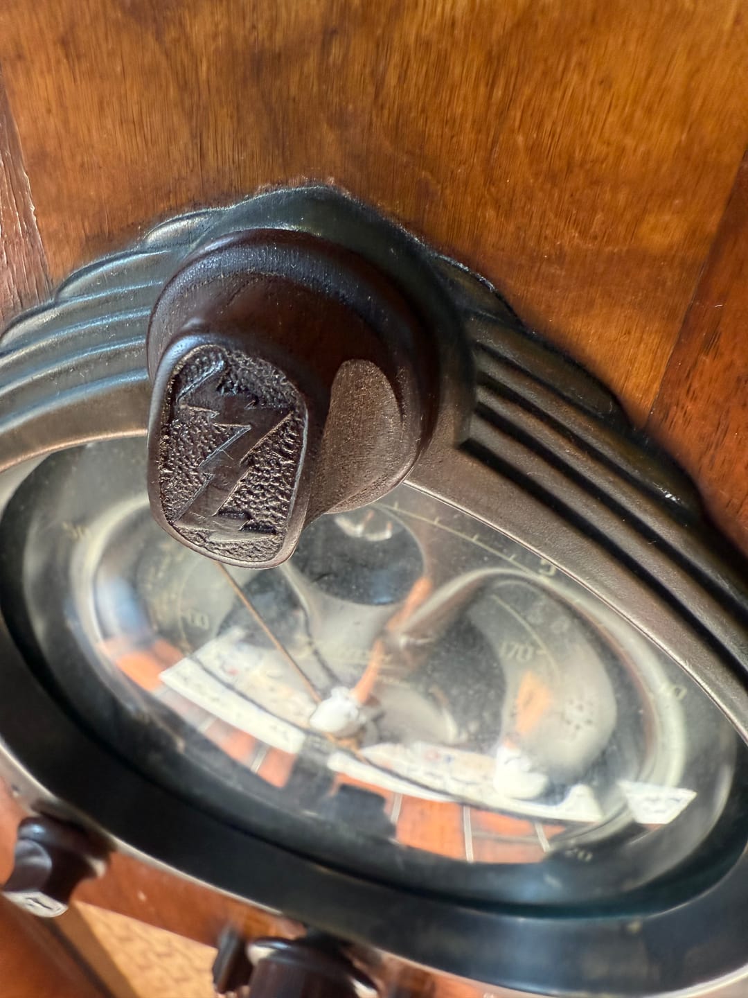 Customer photo review of Zenith Large Pinch Solid Wood Reproduction Radio Knob- Antique Radio Repair
