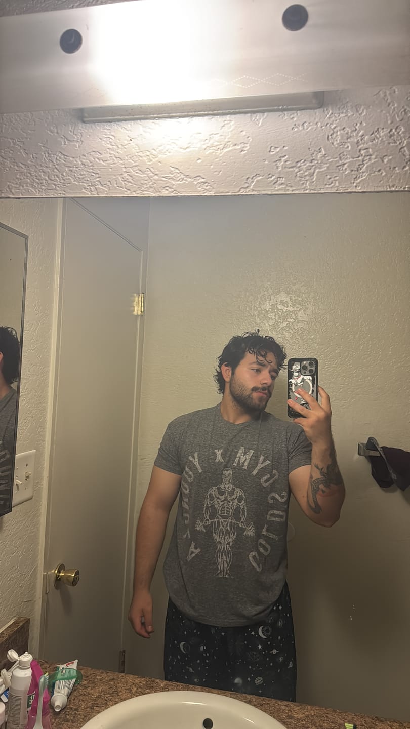 Customer photo review of 4206 - Gold's Gym Heather Tees