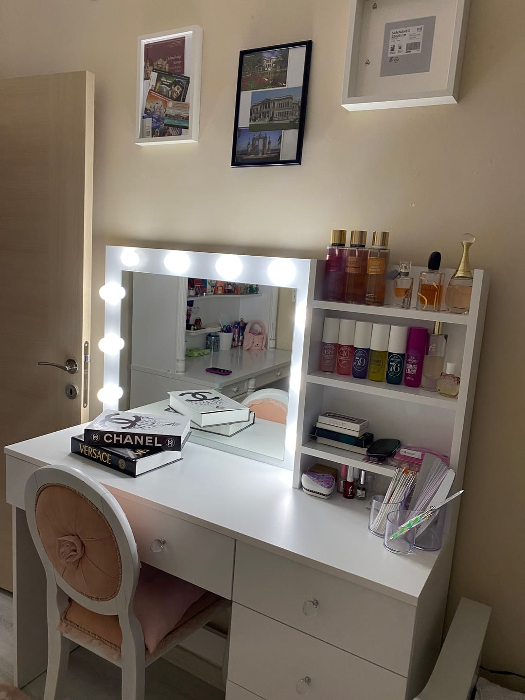 Customer photo review of Rani BJ127 Hollywood Işıklı Aynalı Kulis Makyaj Masası 6 Çekmeceli Takı Düzenleyici Beyaz