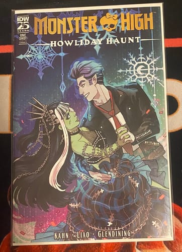 Customer photo review of Monster High: Howliday Haunt Cover A (Liao)