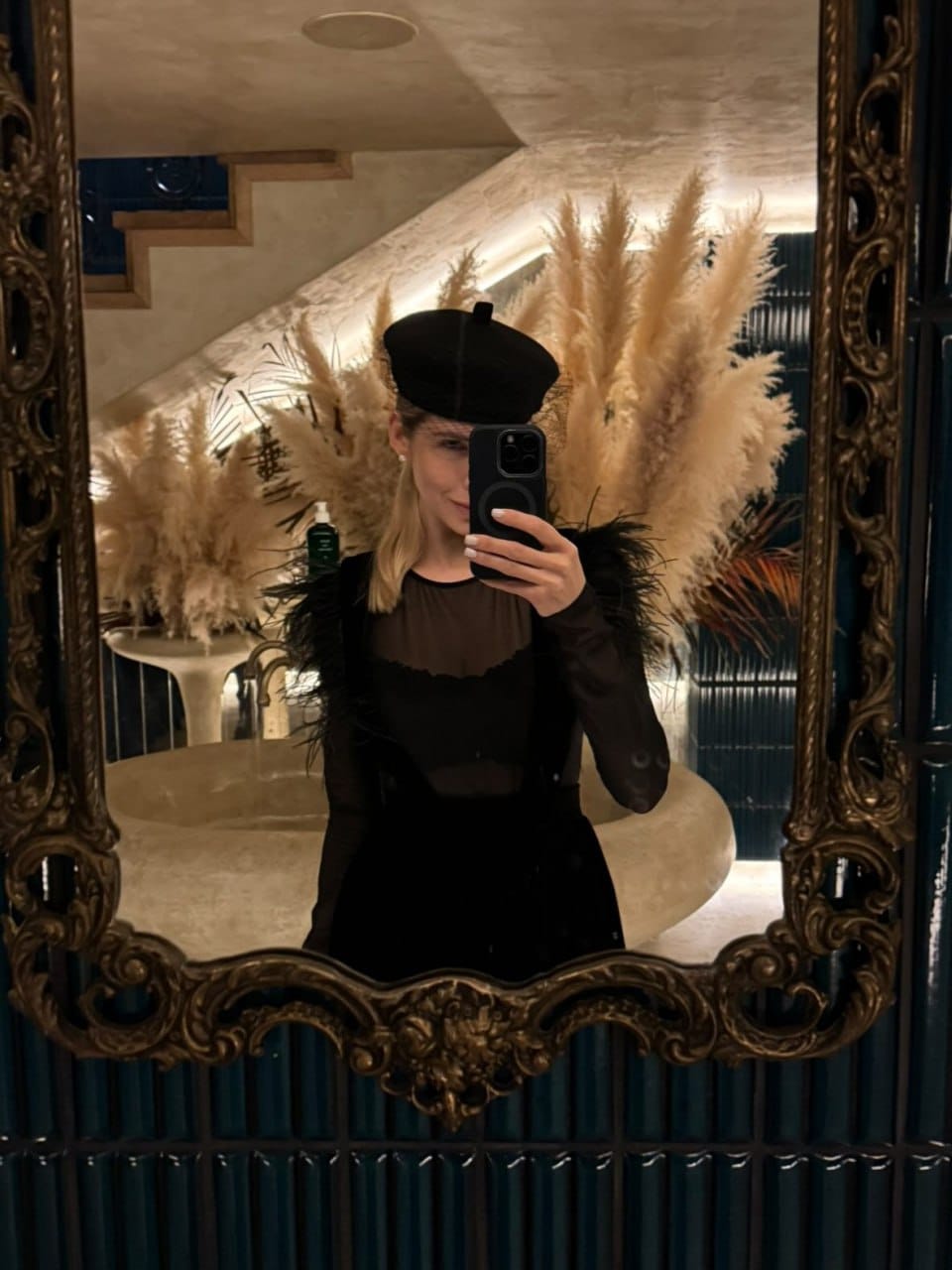 Customer photo review of Берет з вуаллю чорний