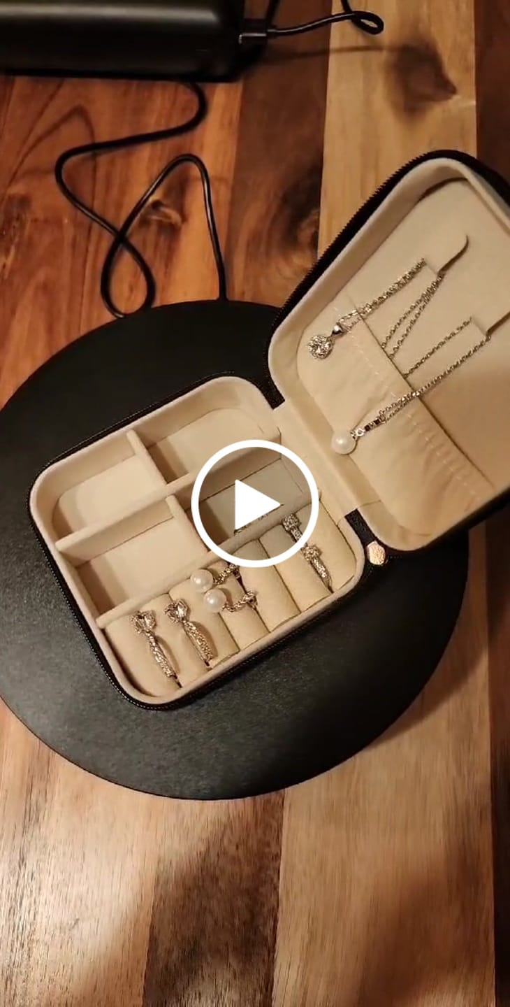 Customer video review of Jewelry Travel Case, Black Mini Jewelry Box Organizer for Women