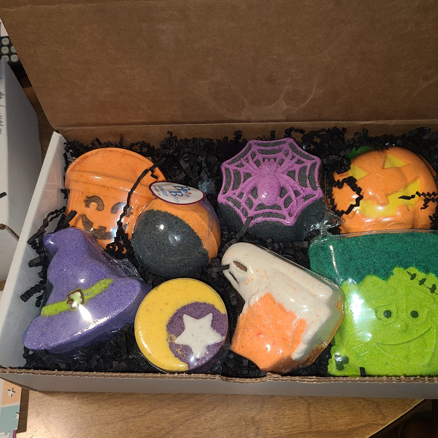 Customer photo review of 🎃HALLOWEEN Kids Bath Bombs Gift Box  - 8 ct Spooky Surprises!