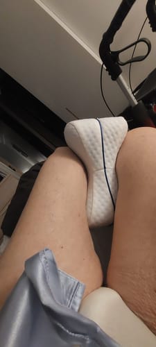 Avis photo d'un client sur Coussin Orthopédique Genoux Cellsius - Le secret d'un sommeil sans douleur