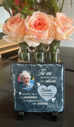 Customer photo review of Dans nos cœurs - Plaque en ardoise personnalisée