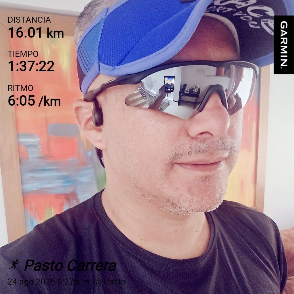 Customer photo review of Compressport Visor Ultralight Dazzling Blue Black