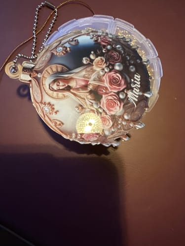 Customer photo review of Ornement Chrétien Personnalisé – Vierge Marie et Roses Élégantes