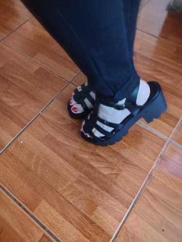 Customer photo review of Sandalia Negra  Mujer 43023
