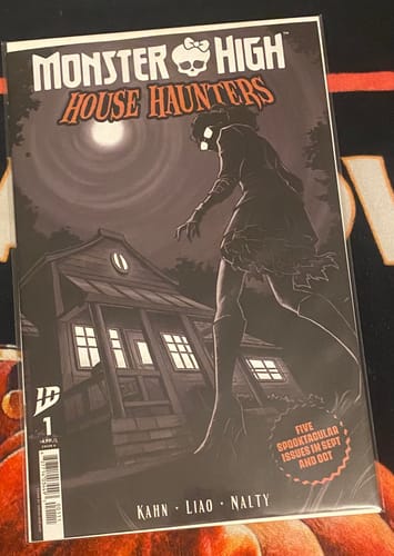 Customer photo review of Monster High: House Haunters #1 Cover A (Mercado)