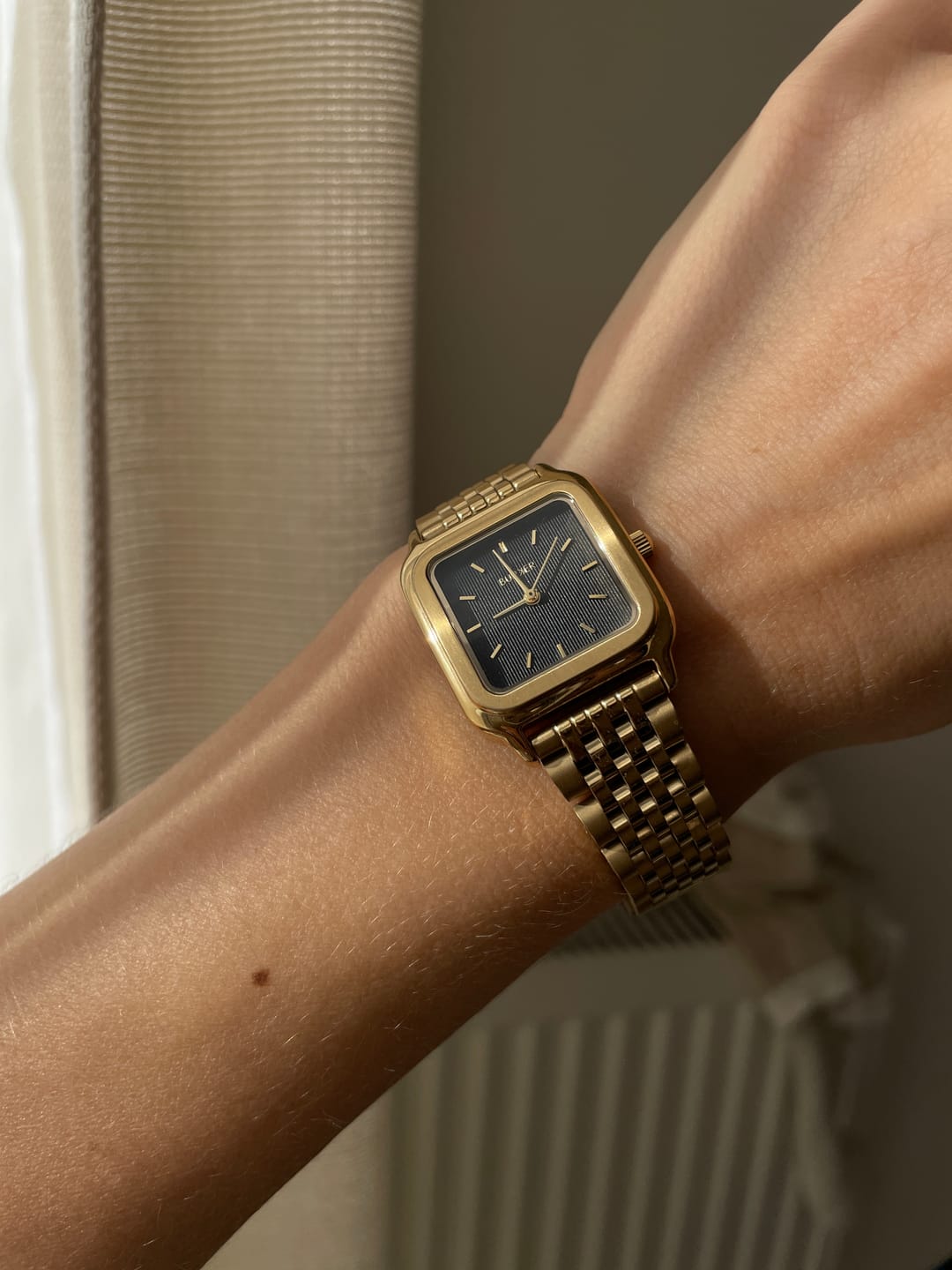 Customer photo review of Macy Gold Black