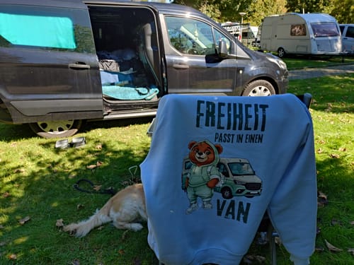 Customer photo review of Freiheit passt in einen VAN- Rückendruck | Premium Hoodie unisex