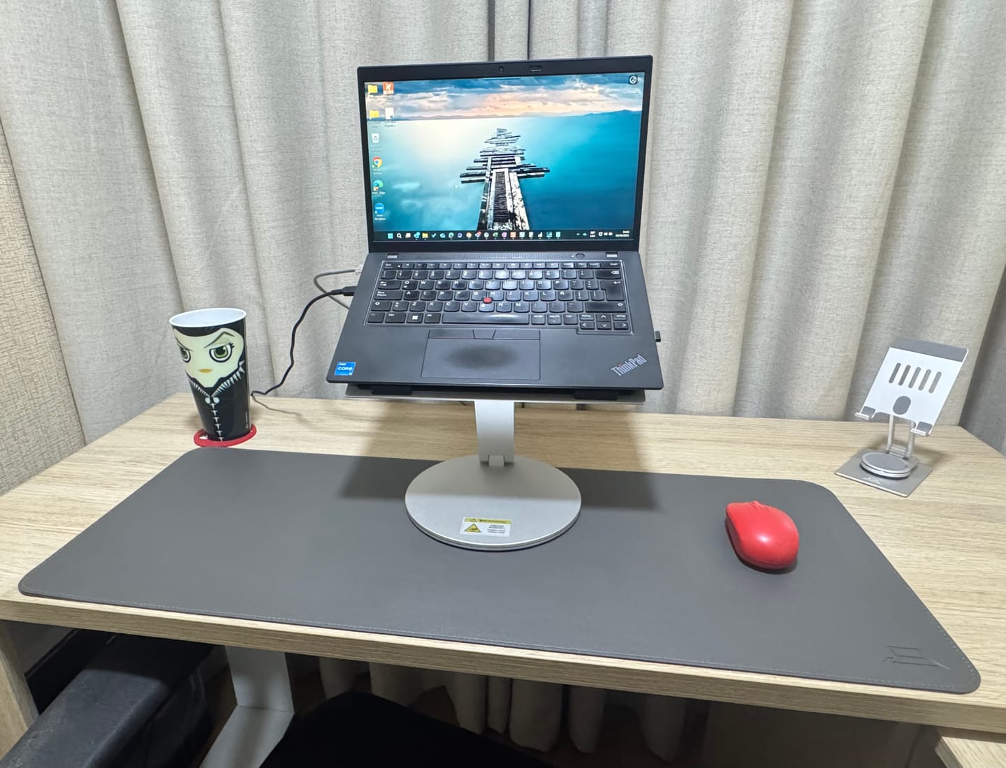 Customer photo review of Soporte Giratorio Premium para Laptop