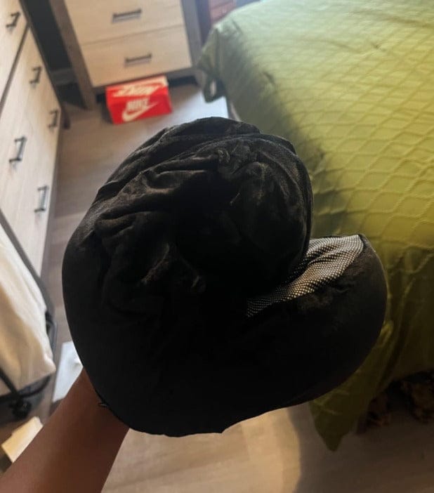 Customer photo review of כרית צוואר עם קפוצ'ון | Travelle HOOD