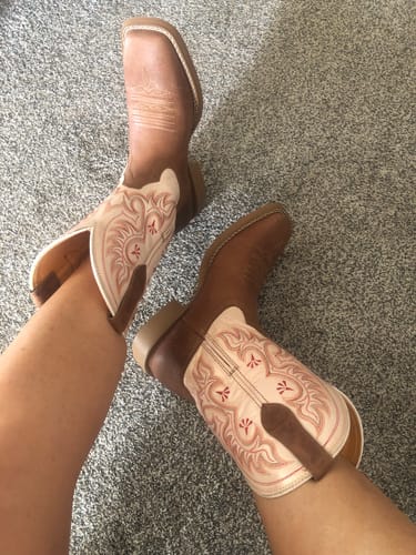Customer photo review of Women's Shyloh Western Boots