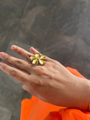 Customer photo review of Anillo Con Flor Irregular Chunky