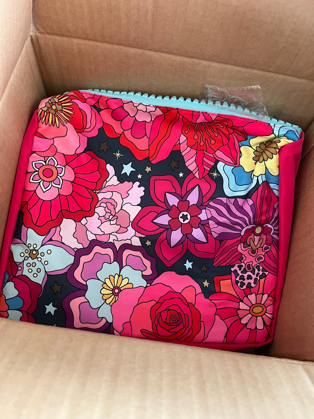 Customer photo review of ESTUCHE FLOWERS