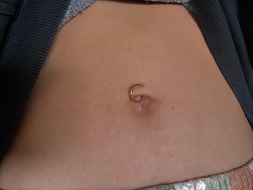 Customer photo review of Seamless Hinged Clicker Piercing with Gold Plating
