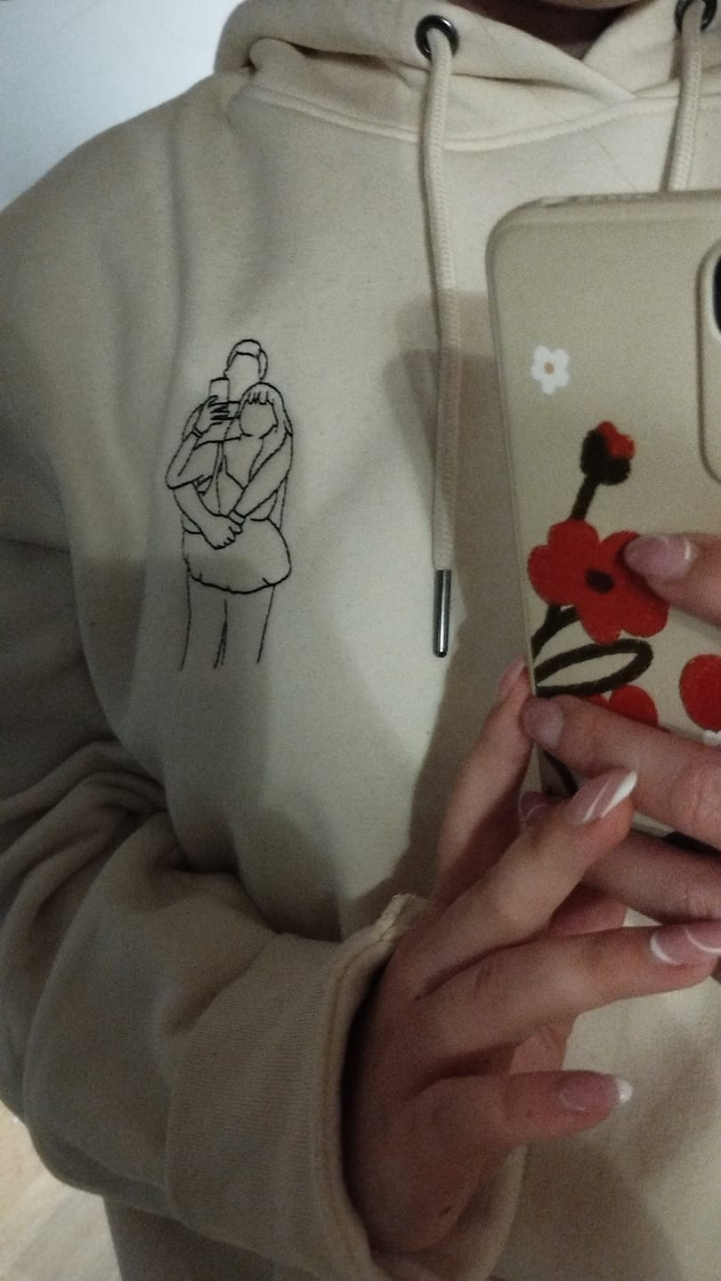 Customer photo review of Personnalise ton sweat à capuche brodé
