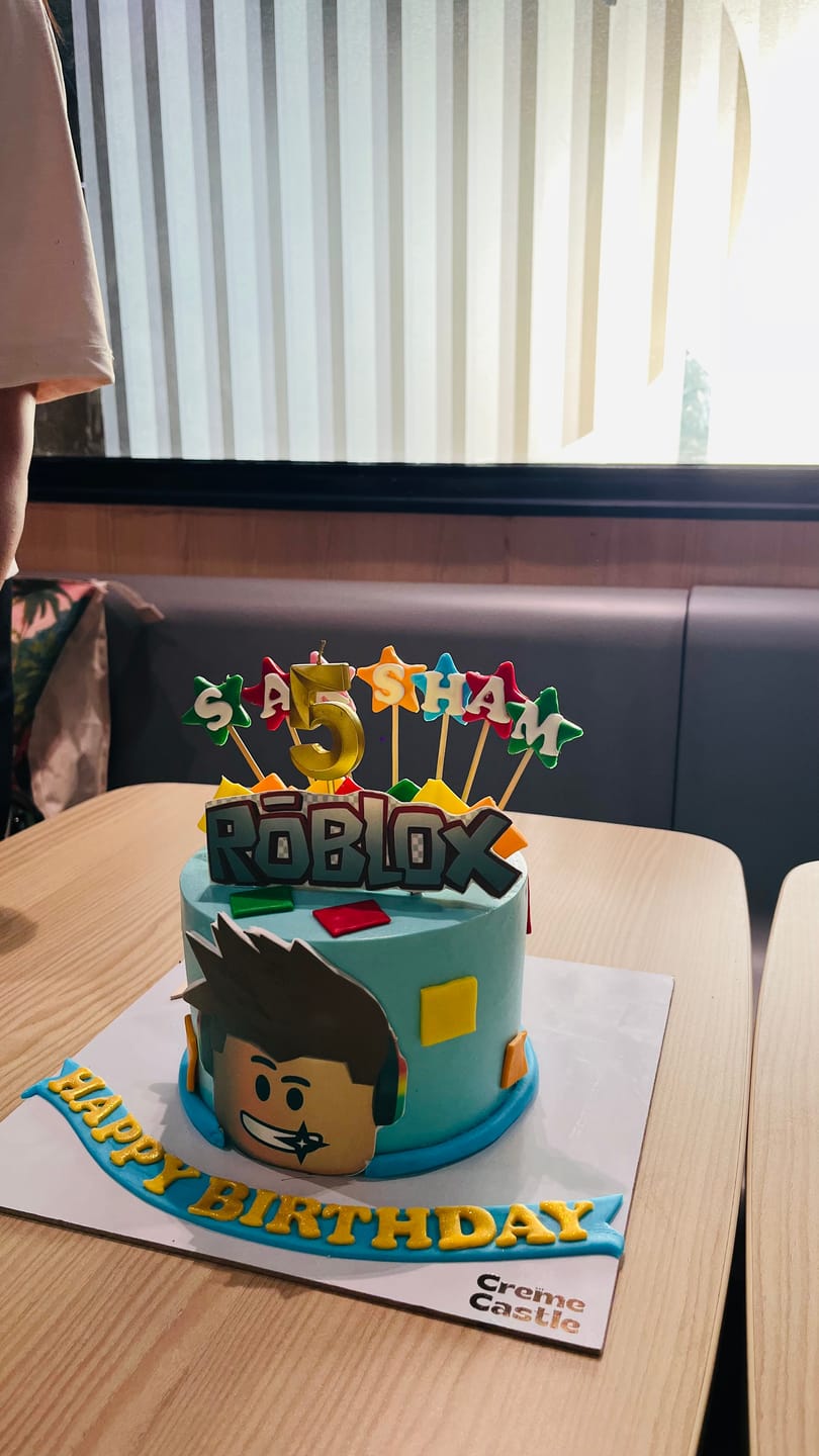 Customer photo review of Roblox Blocks Cake
