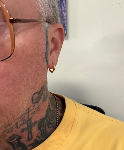 Customer photo review of Men's Gold Hoop Earrings in 14K Gold - 15mm