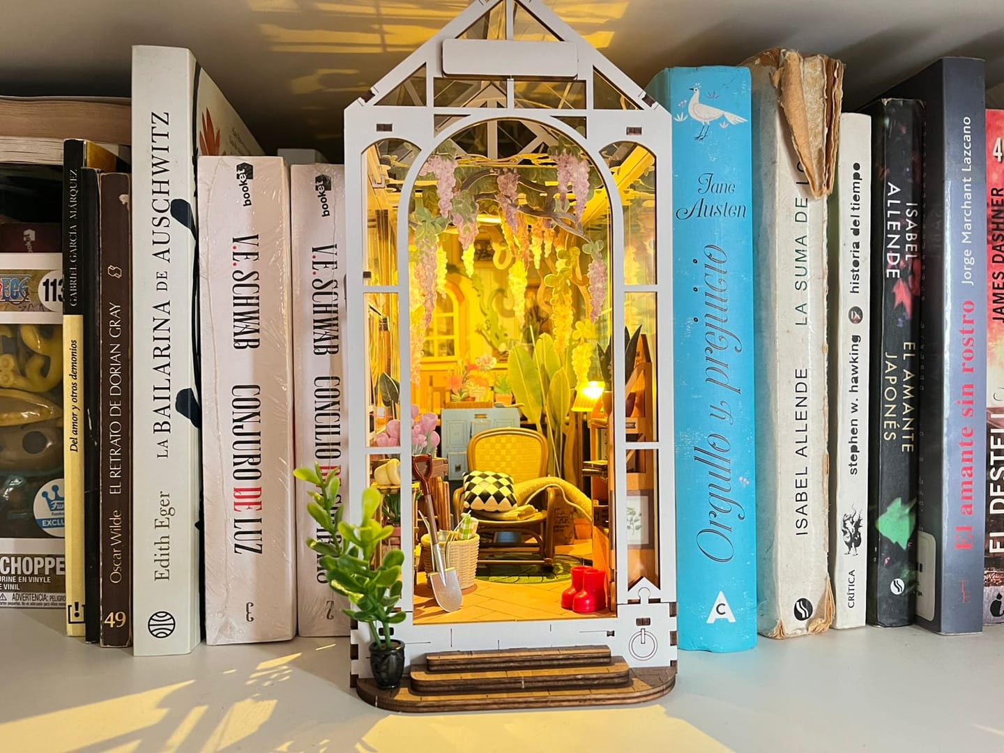 Customer photo review of Rolife Booknook & Wonderland - Separador de Libros Garden House