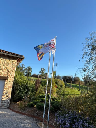 Senelonge J. review of Drapeau - Blason de Limoges image 1 out of 1