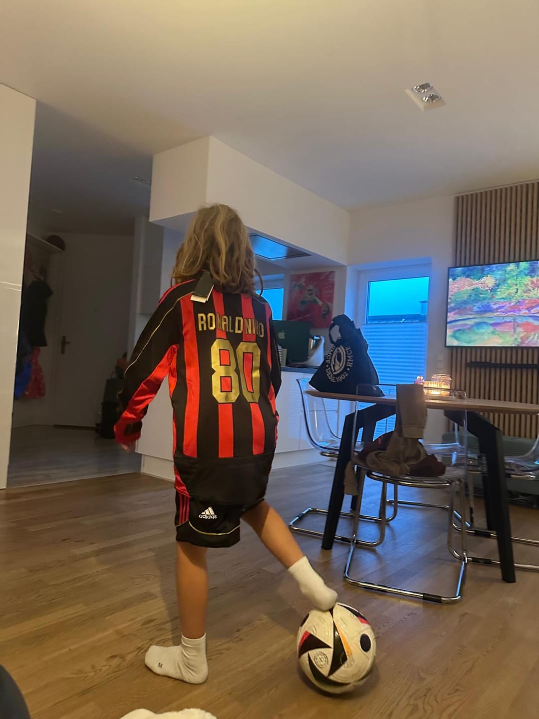 Customer photo review of Ronaldinho Gaúcho 80 – AC Milan 2008-2009 Home Long Sleeve Retro Kit Jersey – | Trikot | Maillot Soccer Shirt