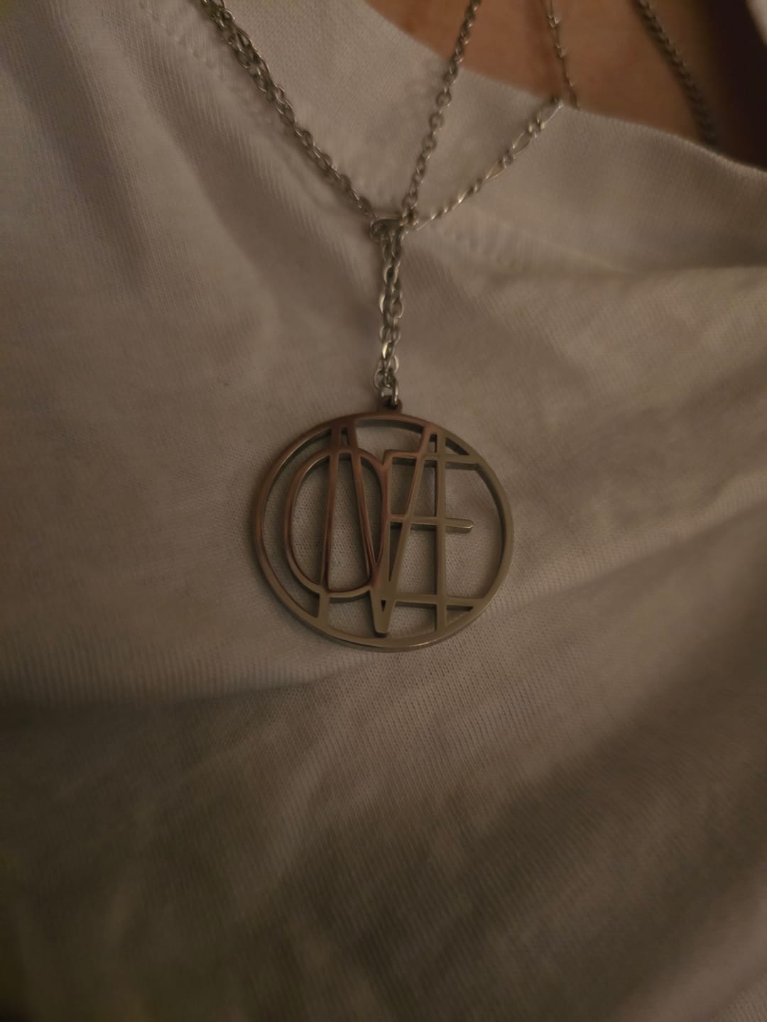 Customer photo review of Collier Médaillon Monogramme Personnalisé