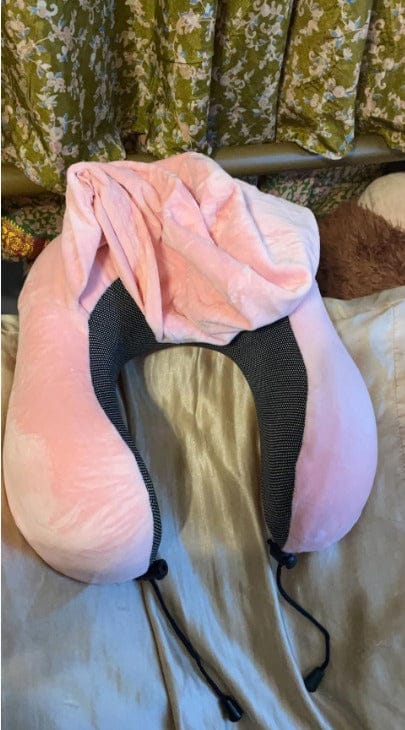 Customer photo review of כרית צוואר עם קפוצ'ון | Travelle HOOD