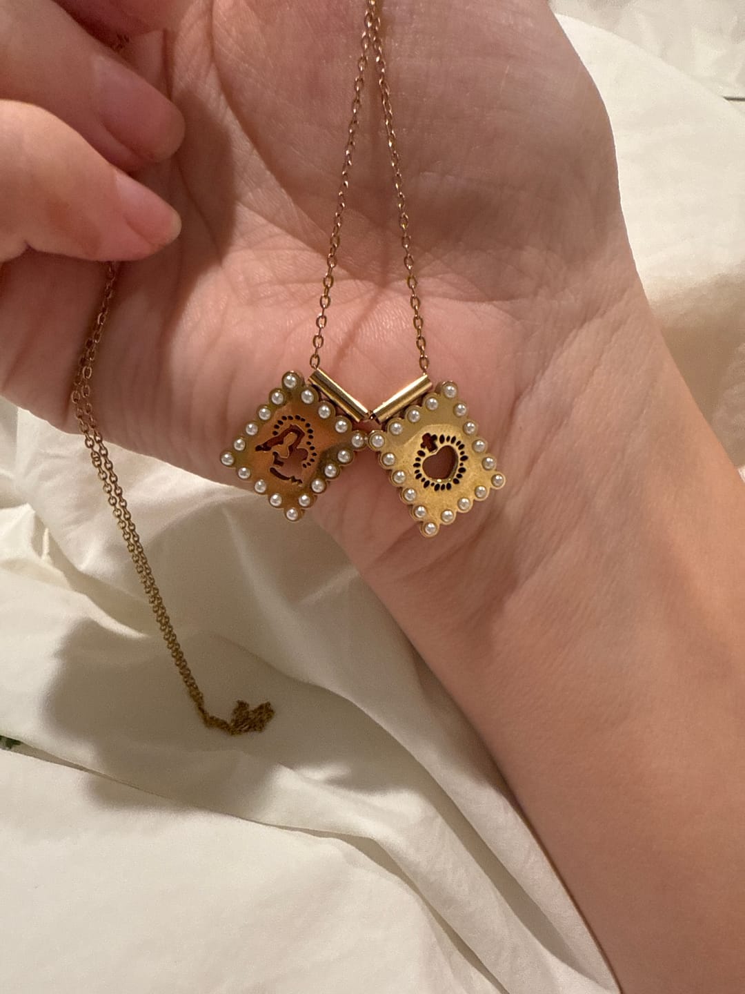 Customer photo review of PEARL Scapular