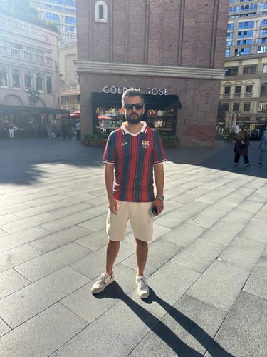 Customer photo review of Ronaldinho Gaucho Barcelona 2006 Final Retro Short Sleeve Football Jersey