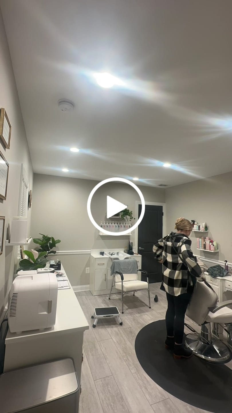 Customer video review of Over Shoulder Black Acid Washed Apron