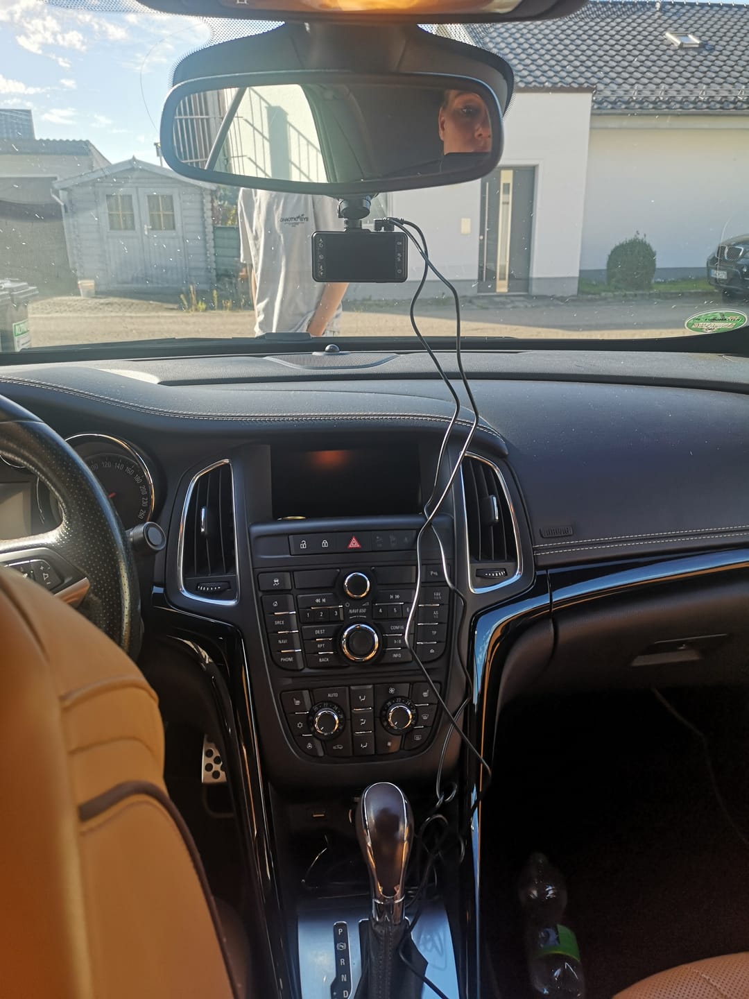 Customer photo review of 4K Dashcam mit 3,94" Bildschirm / Vorne & hinten / Autokamera mit 170° Weitwinkelansicht / Nachtsicht / Parküberwachung / G-Sensor