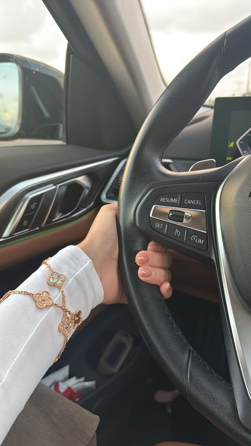 Customer photo review of צמיד תלתן עם 5 תלתנים בצבע אפור