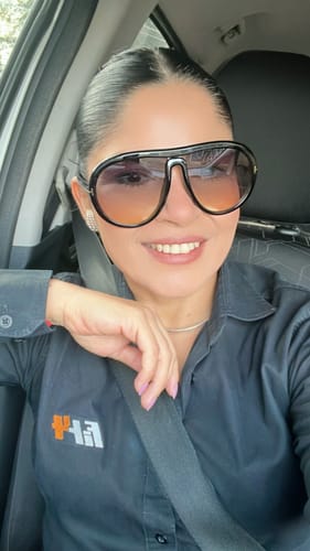 Customer photo review of Óculos Veneto