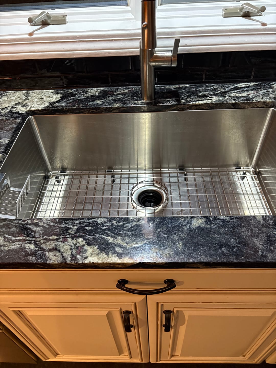 Customer photo review of 31" Stainless Steel Undermount Kitchen Sink - Single Bowl - Center Drain (5S31b-10)