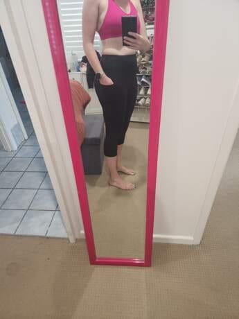 Customer photo review of SILIX High Waisted Butt Lifting Tummy Control Pocket Shaping Capri Training Leggings