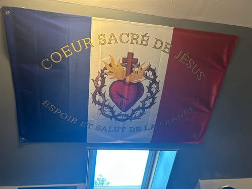 Isaque S. review of Drapeau - Sacré Coeur de Jésus image 1 out of 1