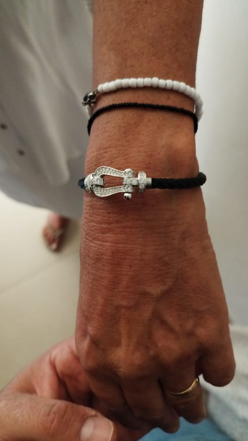 Customer photo review of צמיד יוקרתי עם רצועת חבל צבע שחור ואבזם כסוף משובץ זירקונים נוצצים