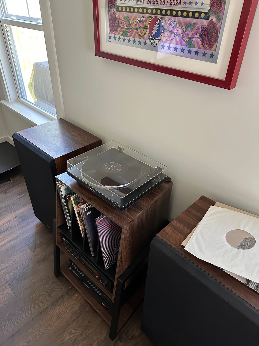 Customer photo review of Eiffel RS05 Record Player Stand