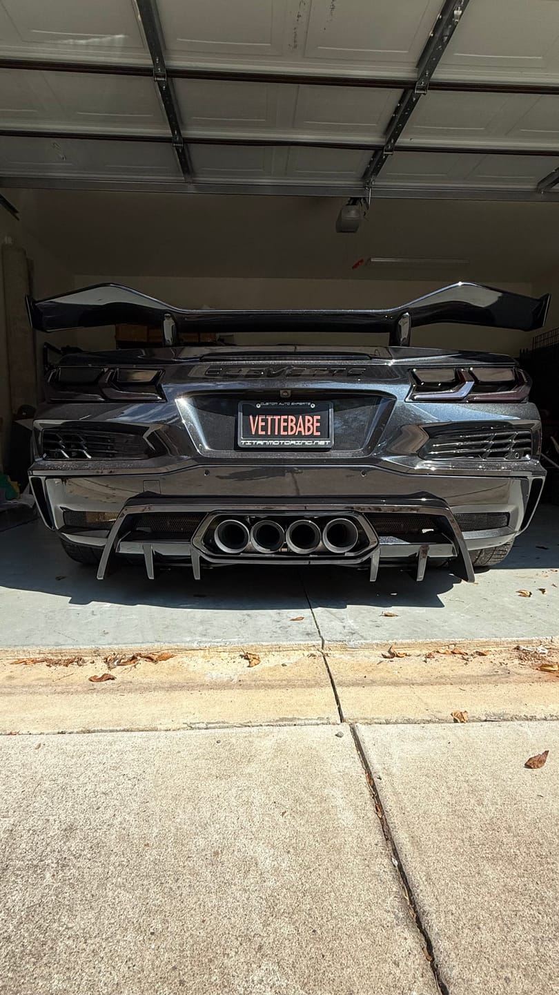Customer photo review of 2023-Up Corvette C8 Z06 Rear Bumper Finned Diffuser