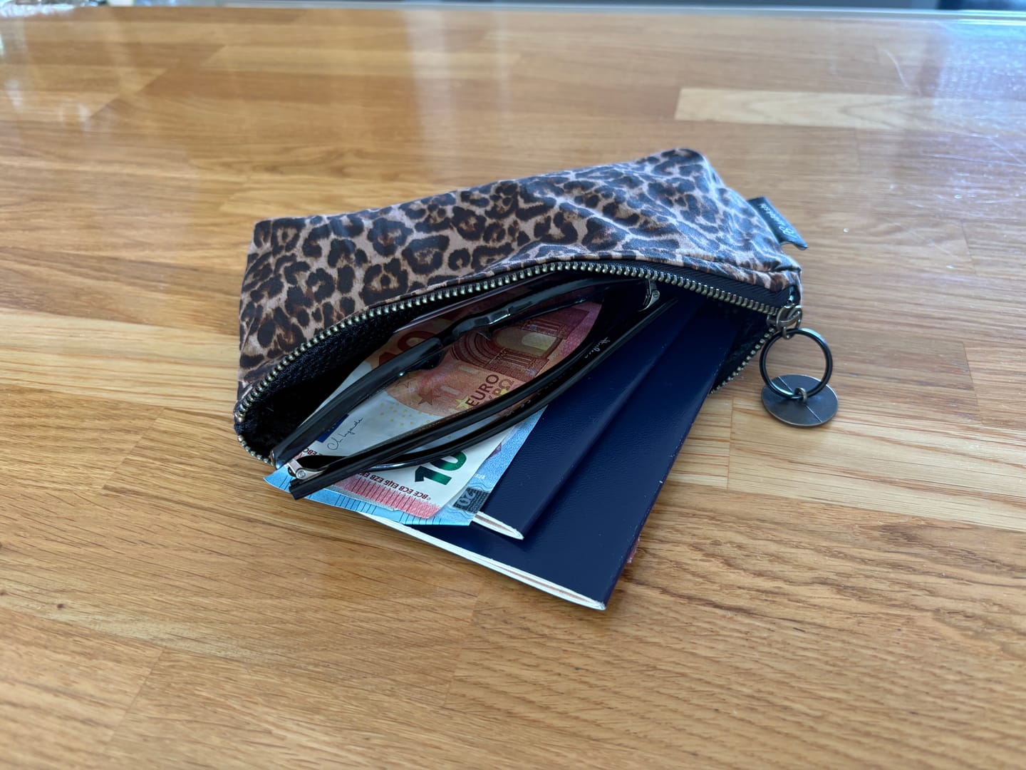 Customer photo review of תיק דרכונים מיטל