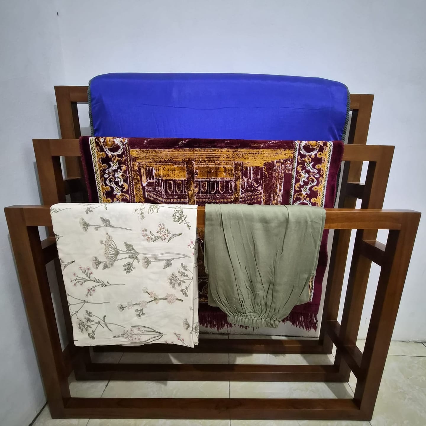 Customer photo review of Exclusive Tiered Teak Towel Rack