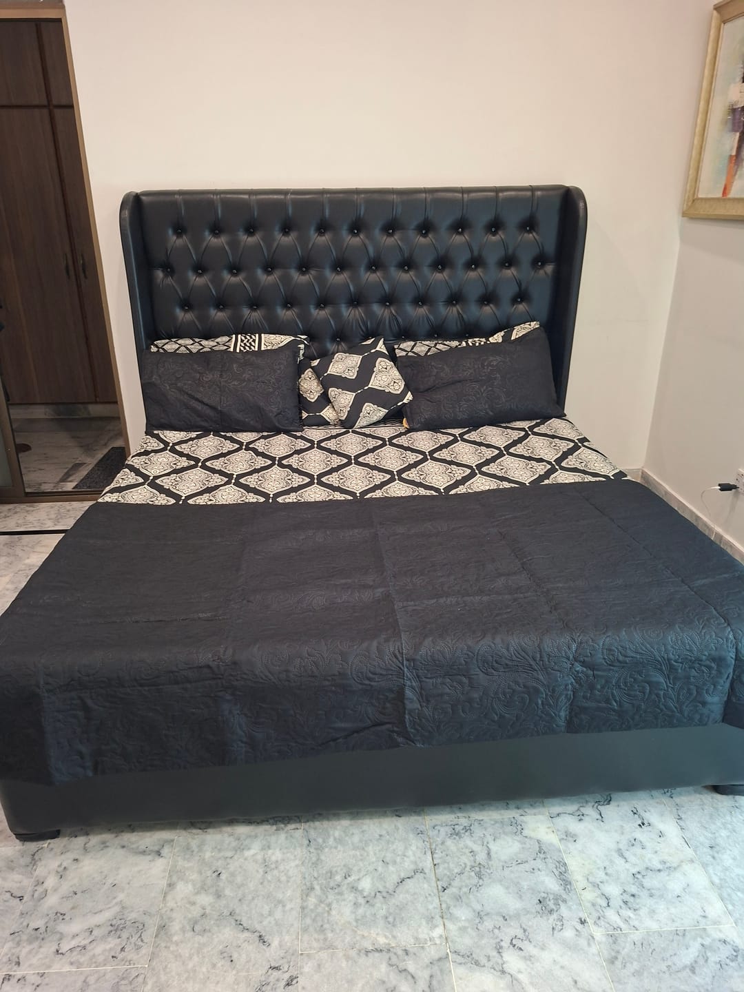 Customer photo review of GREY stripe Comforter Set- 8 Pcs