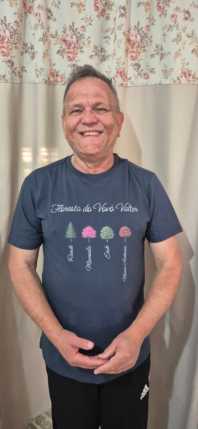 Customer photo review of Camiseta Personalizada FLORESTA DO VOVÔ - ATÉ 13 ÁRVORES - PRETA - Algodão 100%