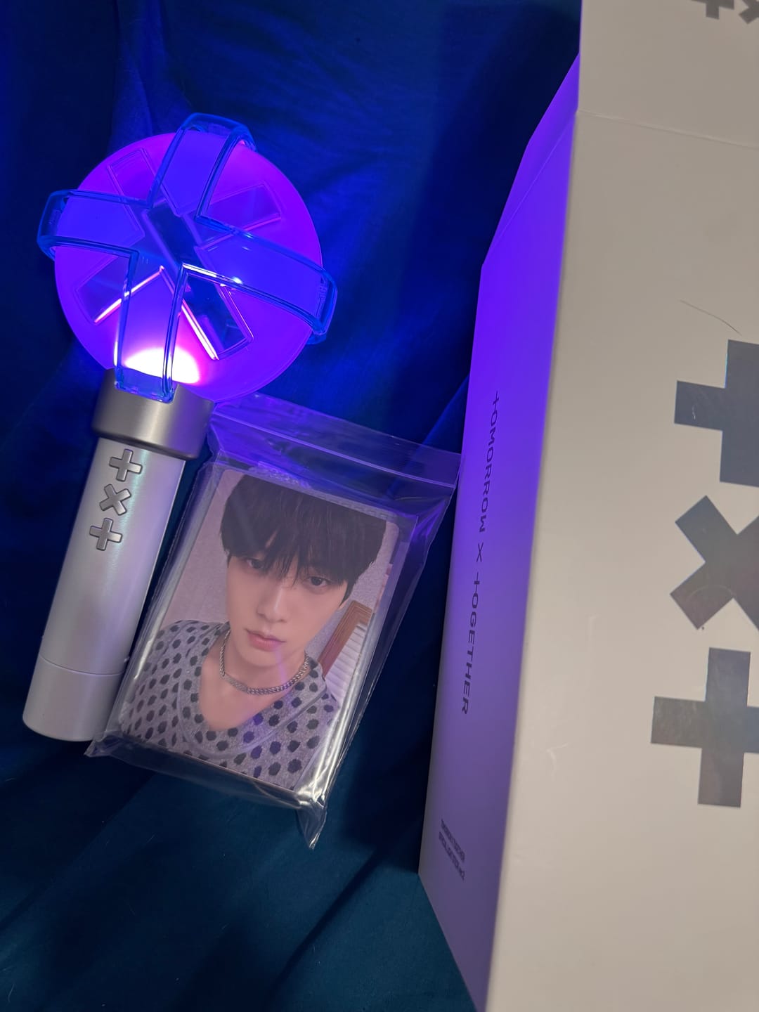 Customer photo review of TXT - OFFICIAL LIGHT STICK VER.2
