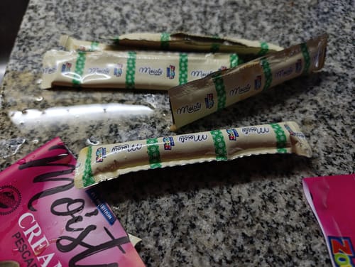 Customer photo review of Snack Funcional Cremoso Para Gatos - (5 Snacks De 15g Por Sobre)
