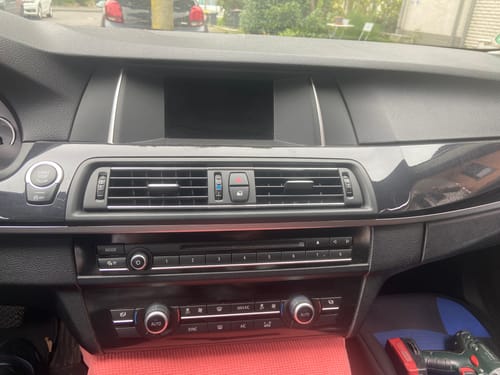 Customer photo review of 12.3'' Ultra CarPlay Android Auto Linux screen for BMW 5er F10 F11 (2011-2016)