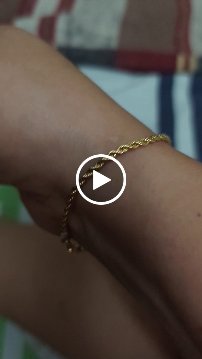 Customer video review of Pulsera Lazo en Oro laminado 18k