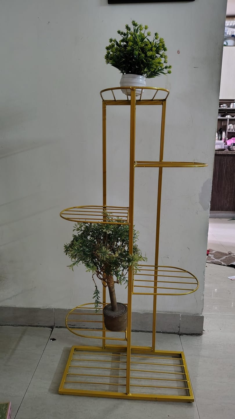 Customer photo review of 6-Tier Metal Plant Stand for 7 Pots – Indoor Outdoor Flower Shelf, Corner Planter Rack for Garden, Patio, Balcony & Living Room
